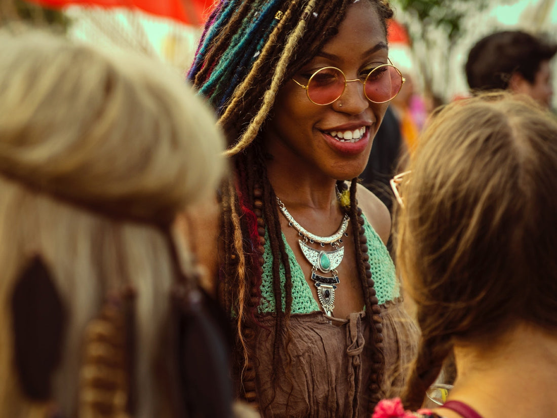 Comment choisir son vêtement rave party femme pour briller lors d’un festival