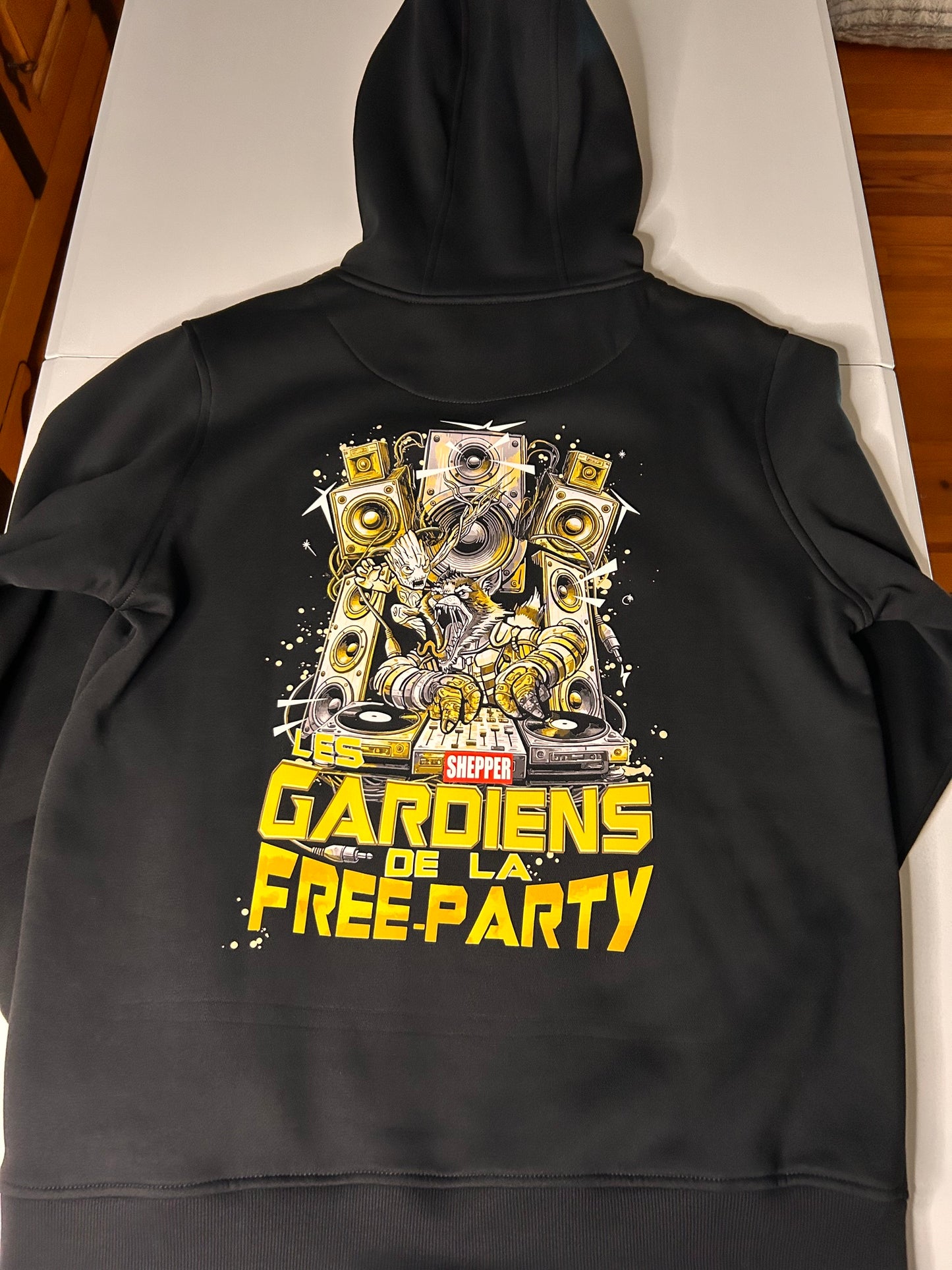 FLASH PRIX LE SWEAT LES GARDIENS DE LA FREE PARTY